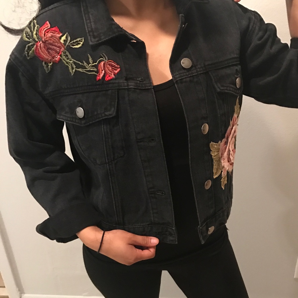 Embroidered 💋 jean jacket - Picture 8 of 8